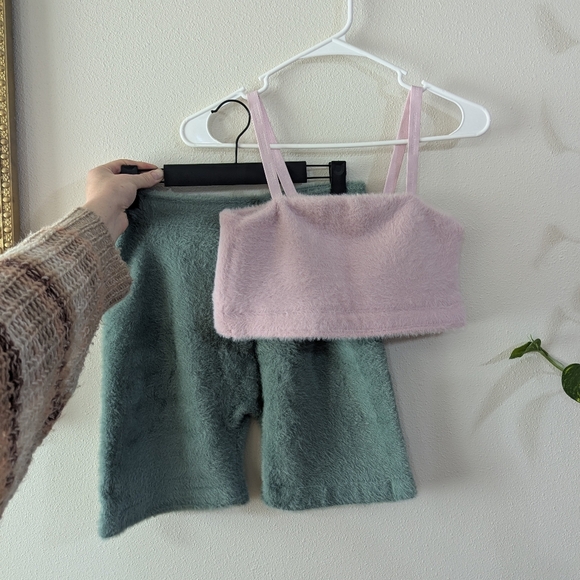 Gymshark x Whitney Simmons Eyelash Fuzzy Bra - Picture 3 of 9